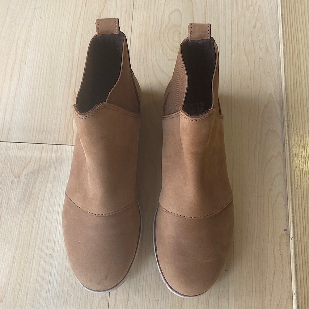 Sorel Harlow Chelsea Boots in Taffy/Chalk Color